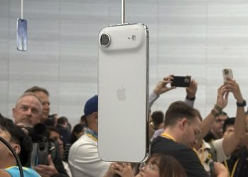 Apple’s iPhone Air vs iPhone17: Slim Design Meets Future