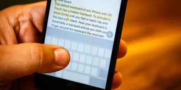 The Hidden iOS Trackpad: Precision Typing on iPhone and iPad