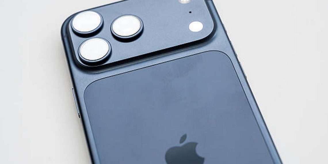 EE rivals Sky as iPhone 17 Pro plummets £190