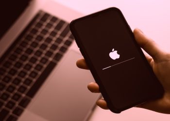 Apple iOS flaw